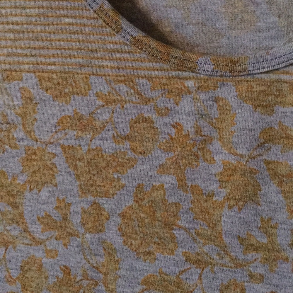 Lularoe Classic Tee - Picture 2 of 3
